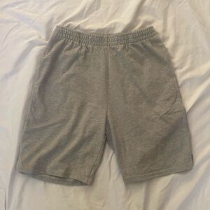 BRANDY MELVILLE SWEATSHORTS